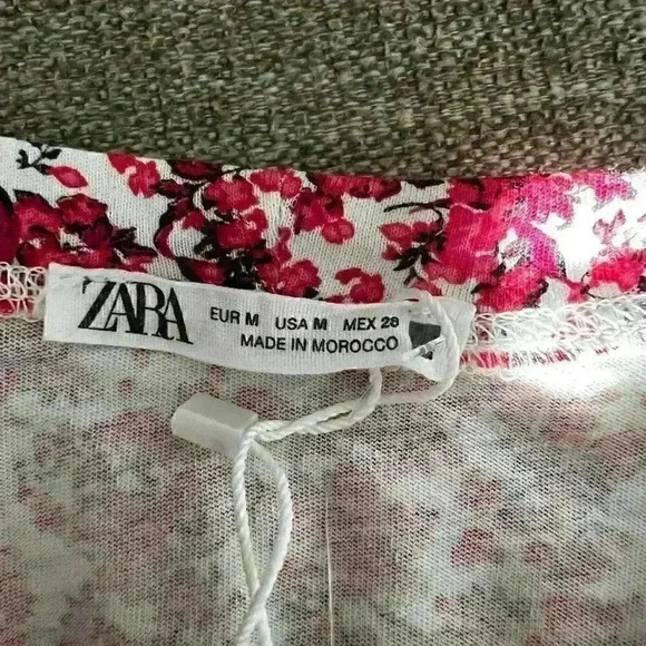 ZARA Short Puff Sleeve Floral Top - Picture 8 of 9